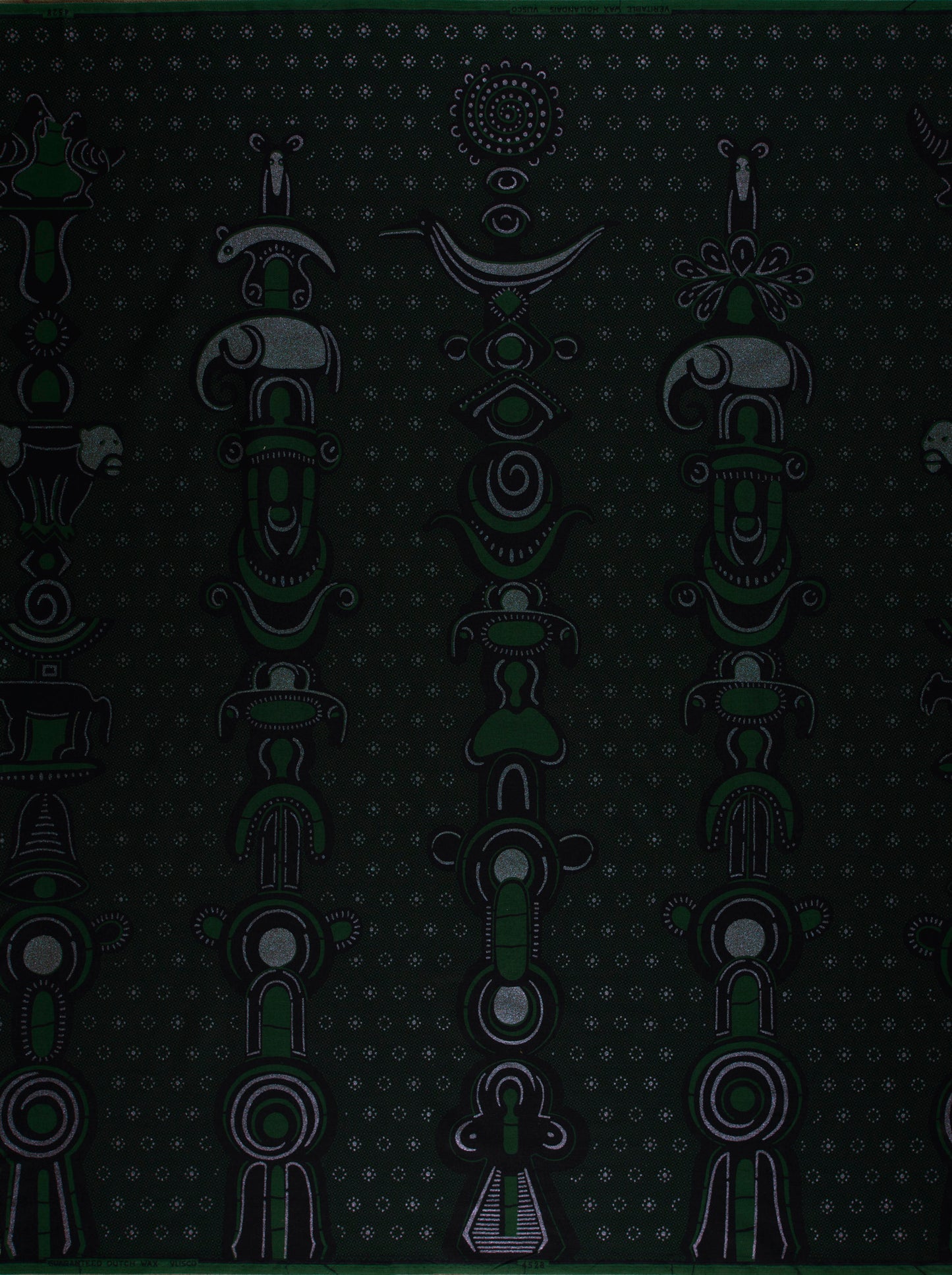 Sky Wax | VL04528.085 | Red-Green Pearl Embellished